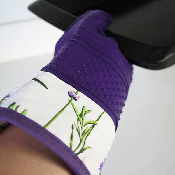 Lavender Silicone Oven Mitt